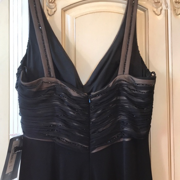 Dress - Picture 4 of 7